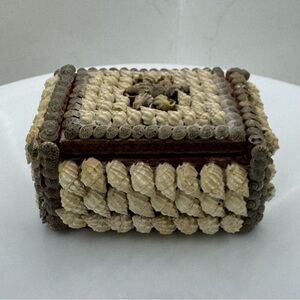 Vintage Philippines Shell Decorated Trinket Box